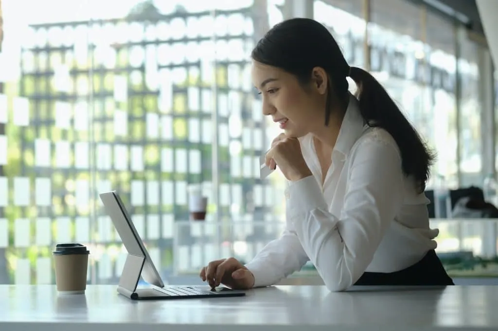 2024: Boost your e-commerce with Wizishop or Shopify – Discover the ultimate choice!